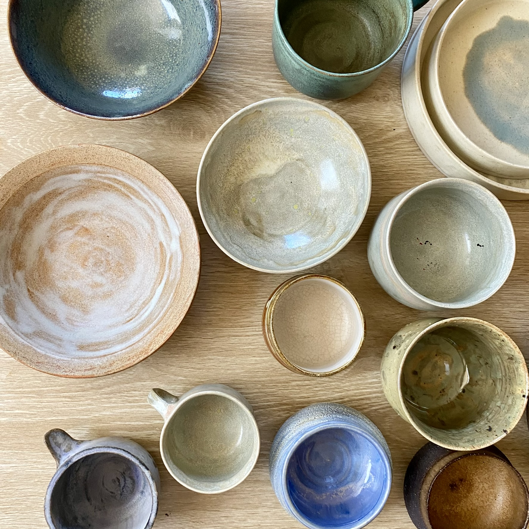 Artistic pottery piece with modern aesthetic